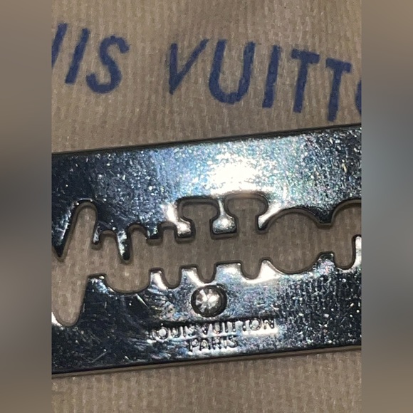 LV Razor Necklace - Picture 2 of 4